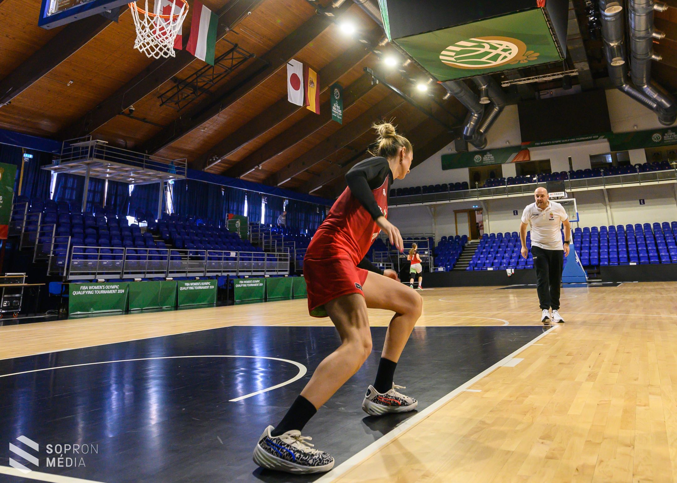 Megkezdte a felkészülést a soproni olimpiai selejtezőre a magyar női kosárlabda-válogatott