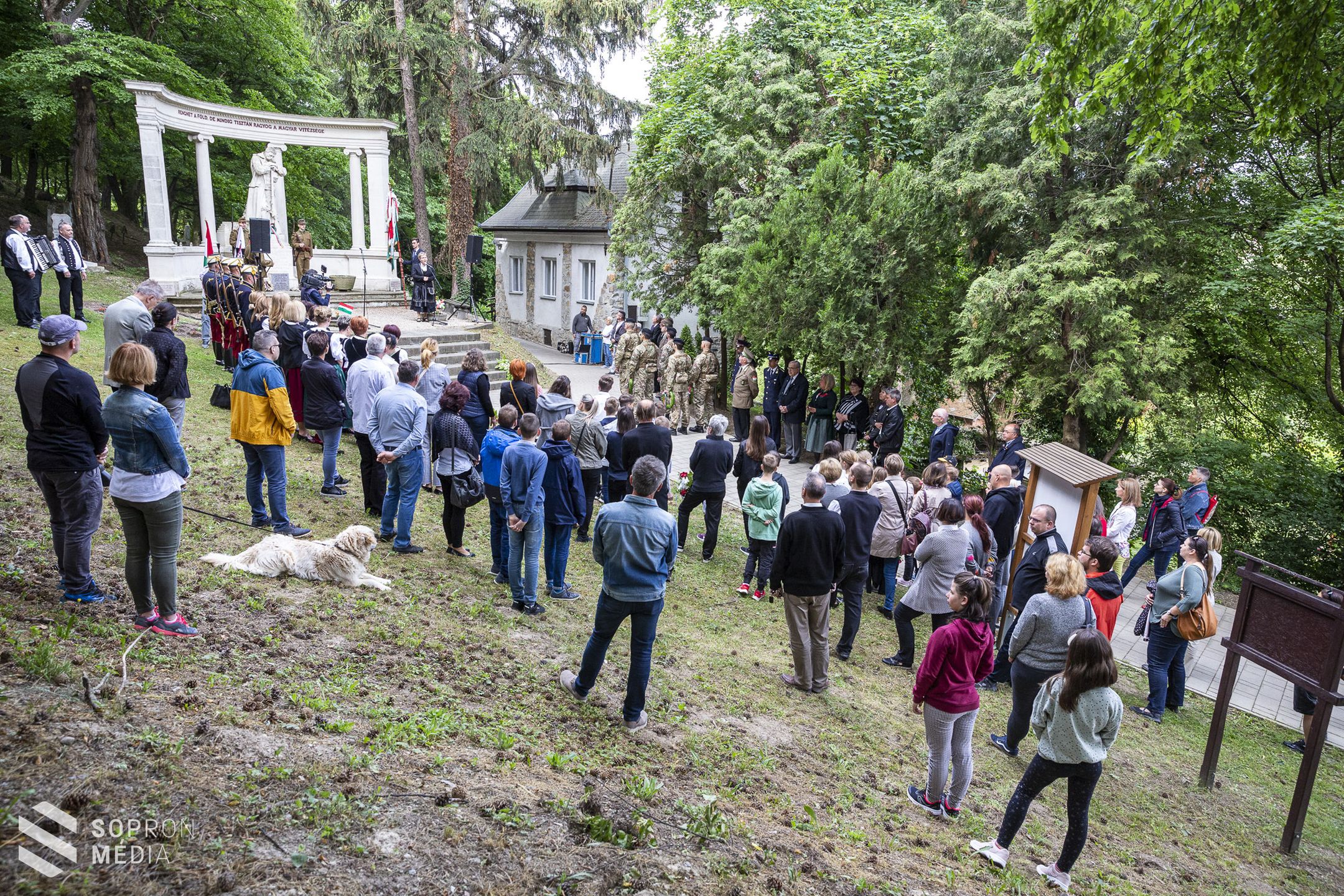 A magyar hősökre emlékeztek a sopronbánfalvi hősi temetőben