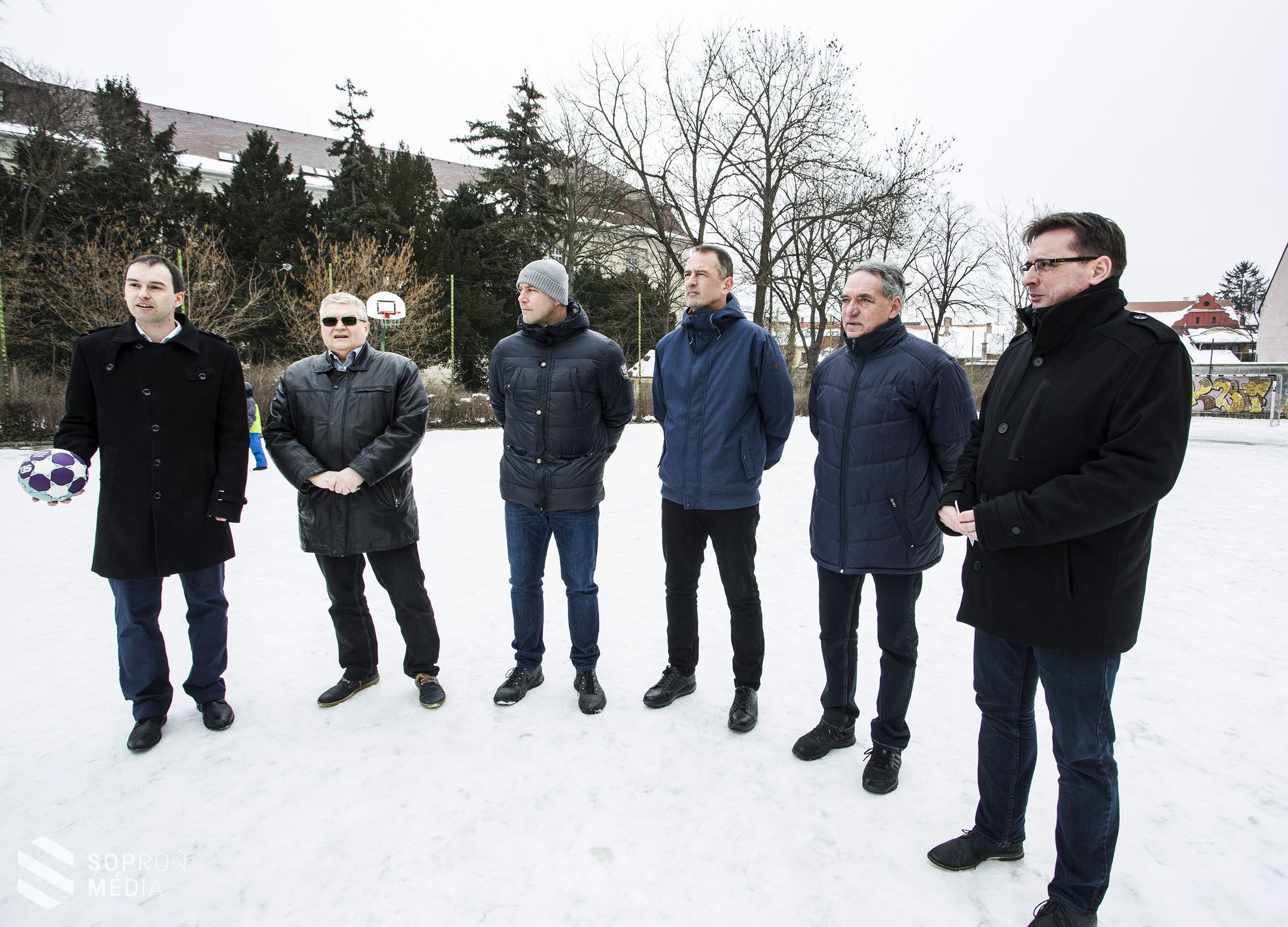 Új kézilabda pálya Sopronban!