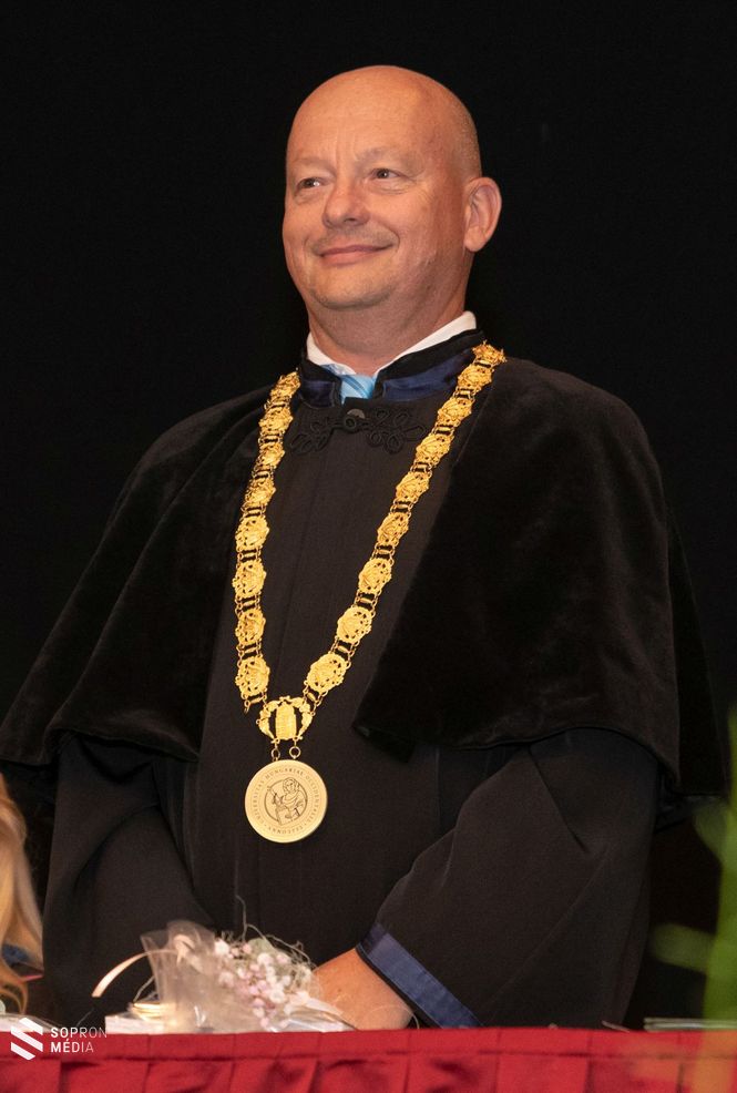 Dr. Varga László, a Benedek Elek Pedagógiai Kar dékánja