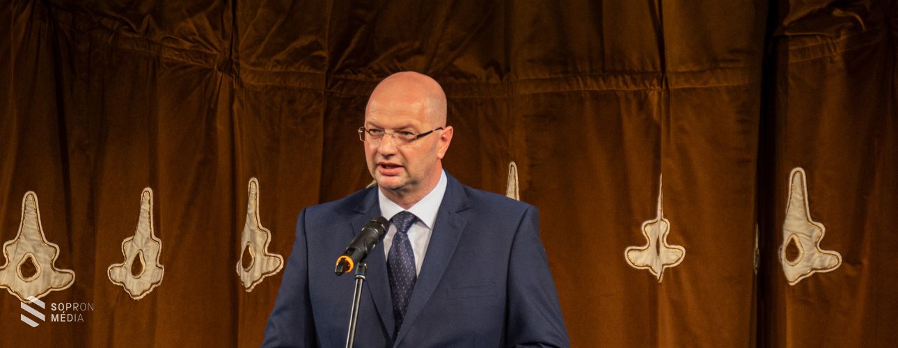 Egyszer talán majd mégis vége lesz - szavalták a vidéki színházigazgatók