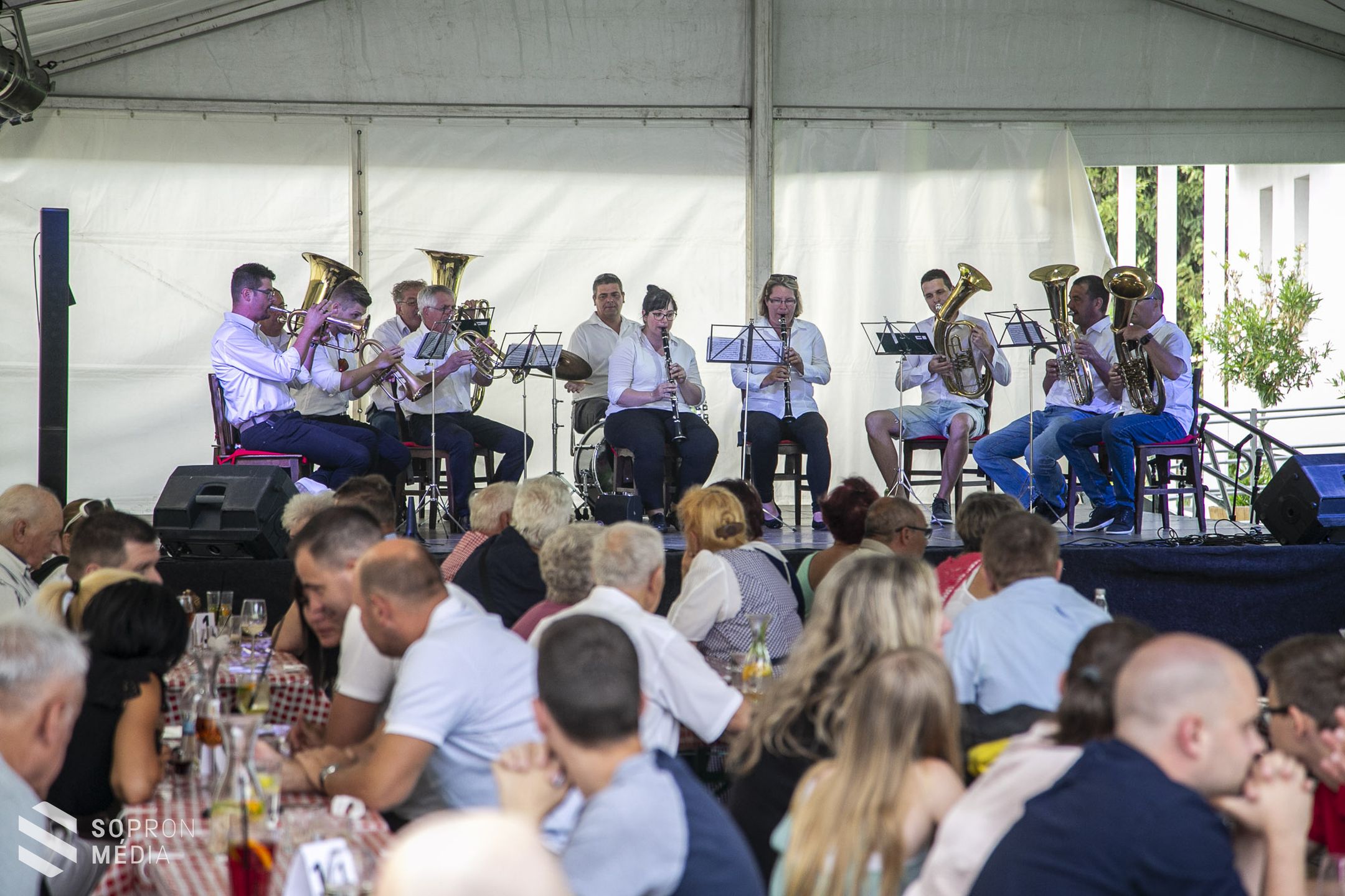 Hagyományőrző zenei találkozót tartottak Fertődön