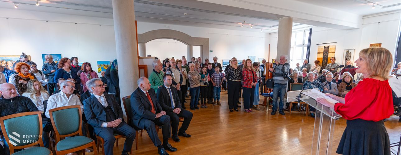 Képek és gondolatok az advent jegyében - megnyílt a Soproni Adventi Tárlat és bemutatták a Soproni Füzetek 2025-ös kiadványát