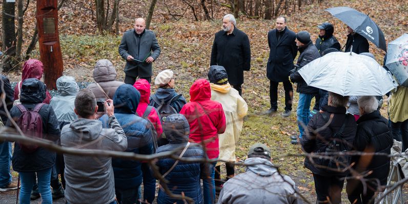 Dr. Nováki Gyula tiszteletére avattak emlékoszlopot Sopronban
