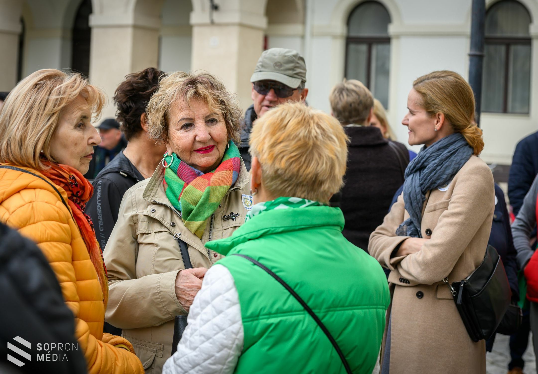 Ismét jótékonysági sétát tartottak az '56-os forradalom ünnepén