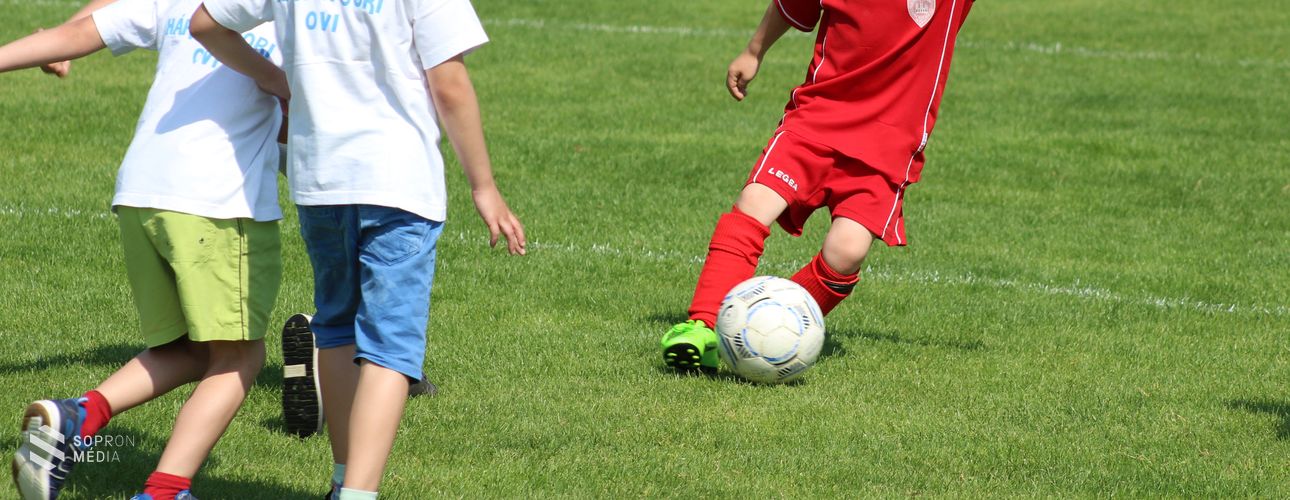 Közel kétszáz óvodás focizott az Ágfalvi úton (galéria)