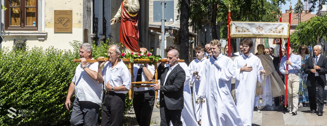 A Jézus szíve ünnepen áldották meg a felújított Jézus szíve templomot Sopronban