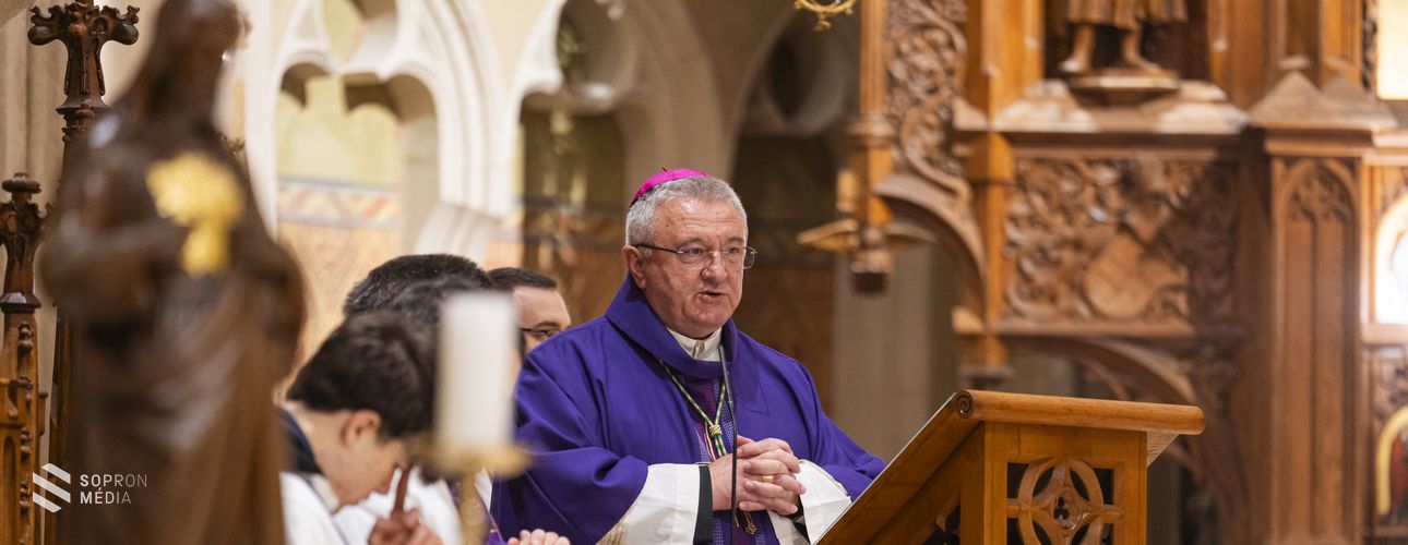 Hűség napi szentmisét tartottak a Szent Mihály-templomban