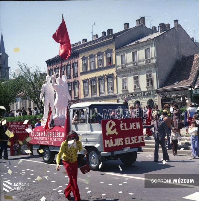 Felvonulás a 700 éves évfordulón (Torma József, 1977.)