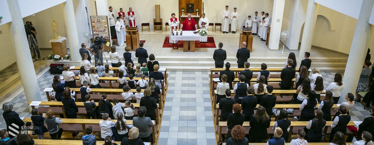 A biztonság jegyében indult el az új tanév a Szent Orsolya iskolában is