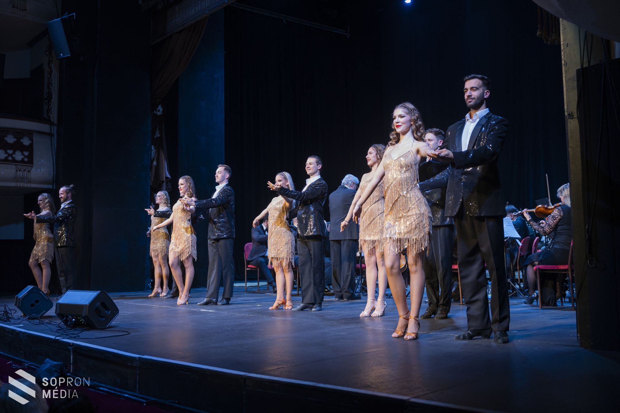 Művészet és jótékonyság: óriási sikert aratott Mága Zoltán soproni koncertje