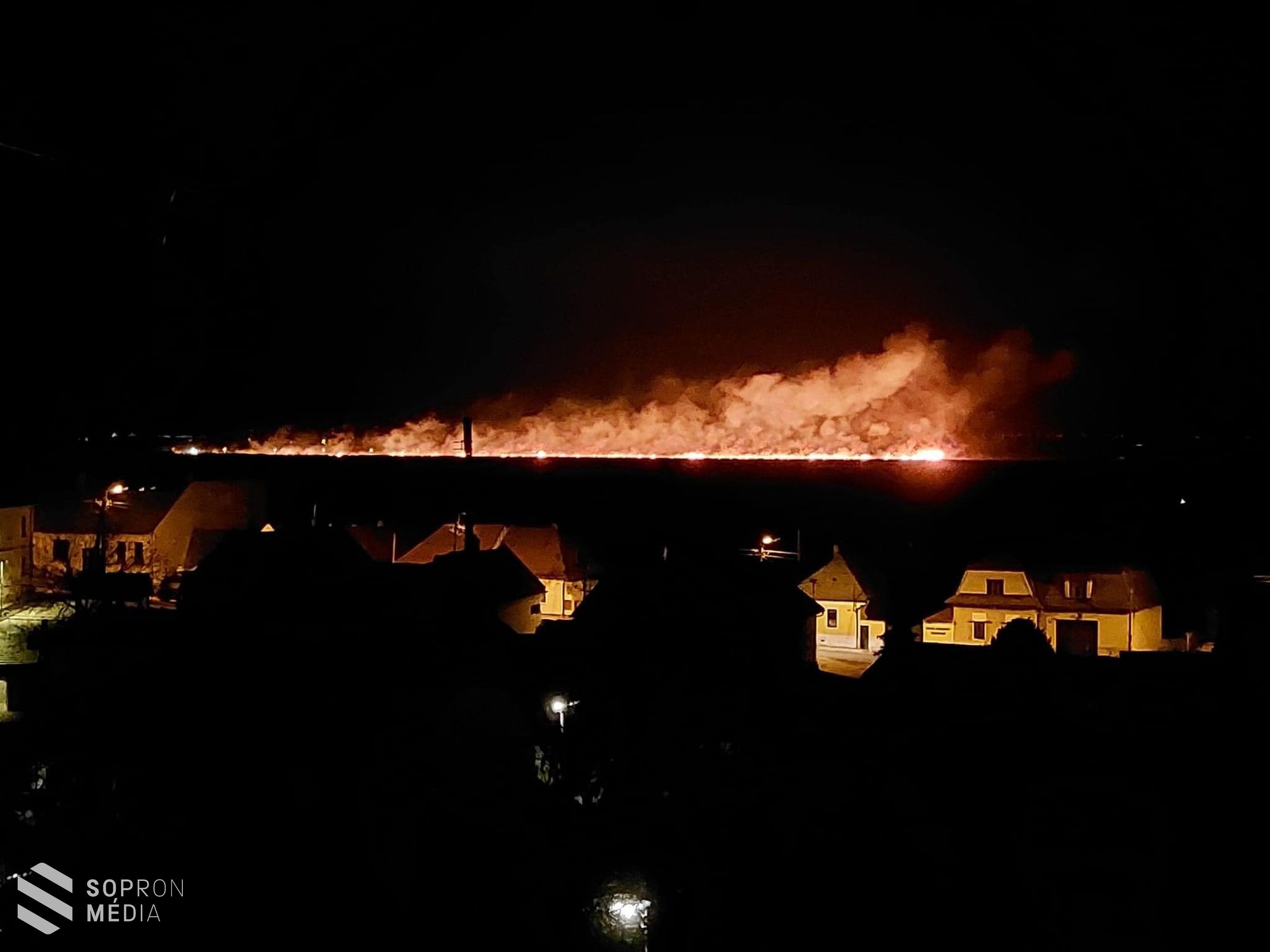 Nagy területen lángol a nádas Sopron és Fertőrákos térségében