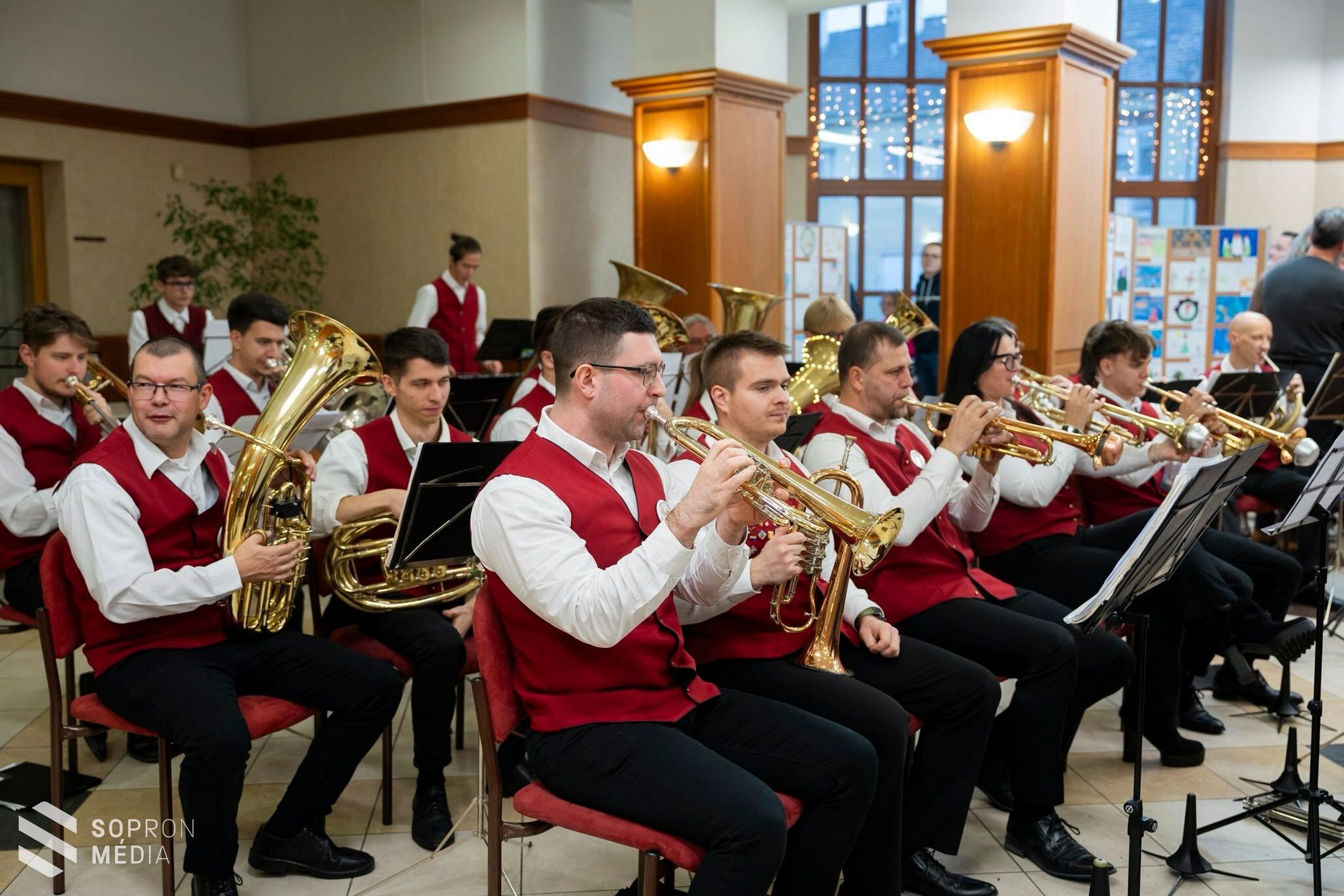 Megnyílt az adventi rajzpályázat kiállítása