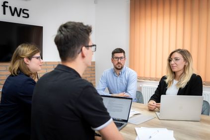 Személyes találkozó lépés képe