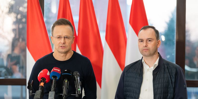 Szijjártó Péter: minden erőnkkel ki kell állni a béke mellett!