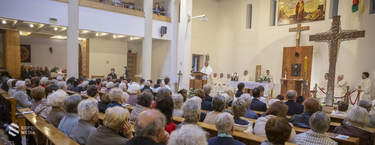 Fogadták a Missziós keresztet a Szent Imre templomban