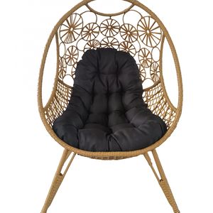 Egyszemélyes fonott pihenőszék (rattan hatású fonat, fekete párna) 75.690 Ft