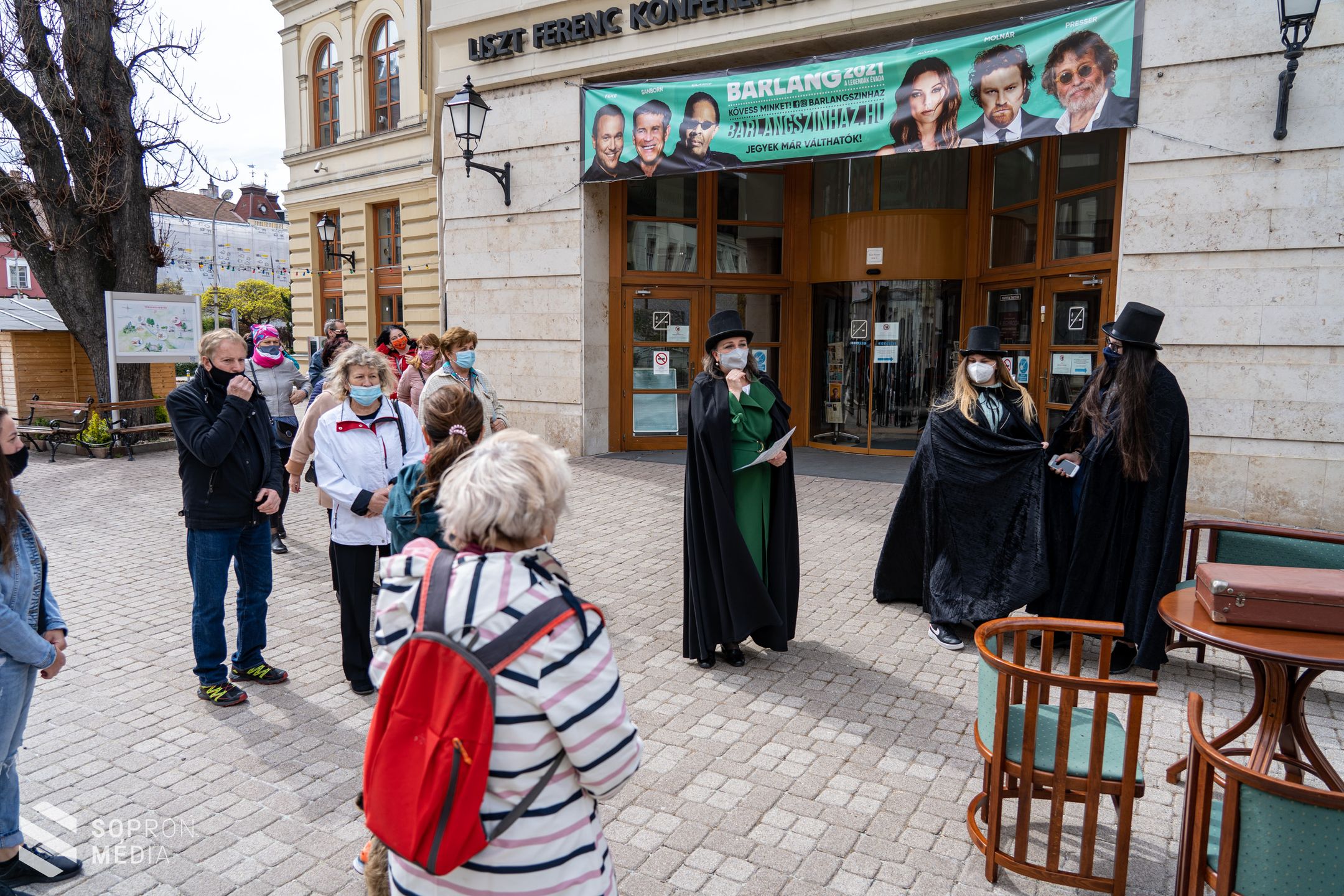 Sétával és koszorúzással ünnepelték a magyar költészet napját - Galériával