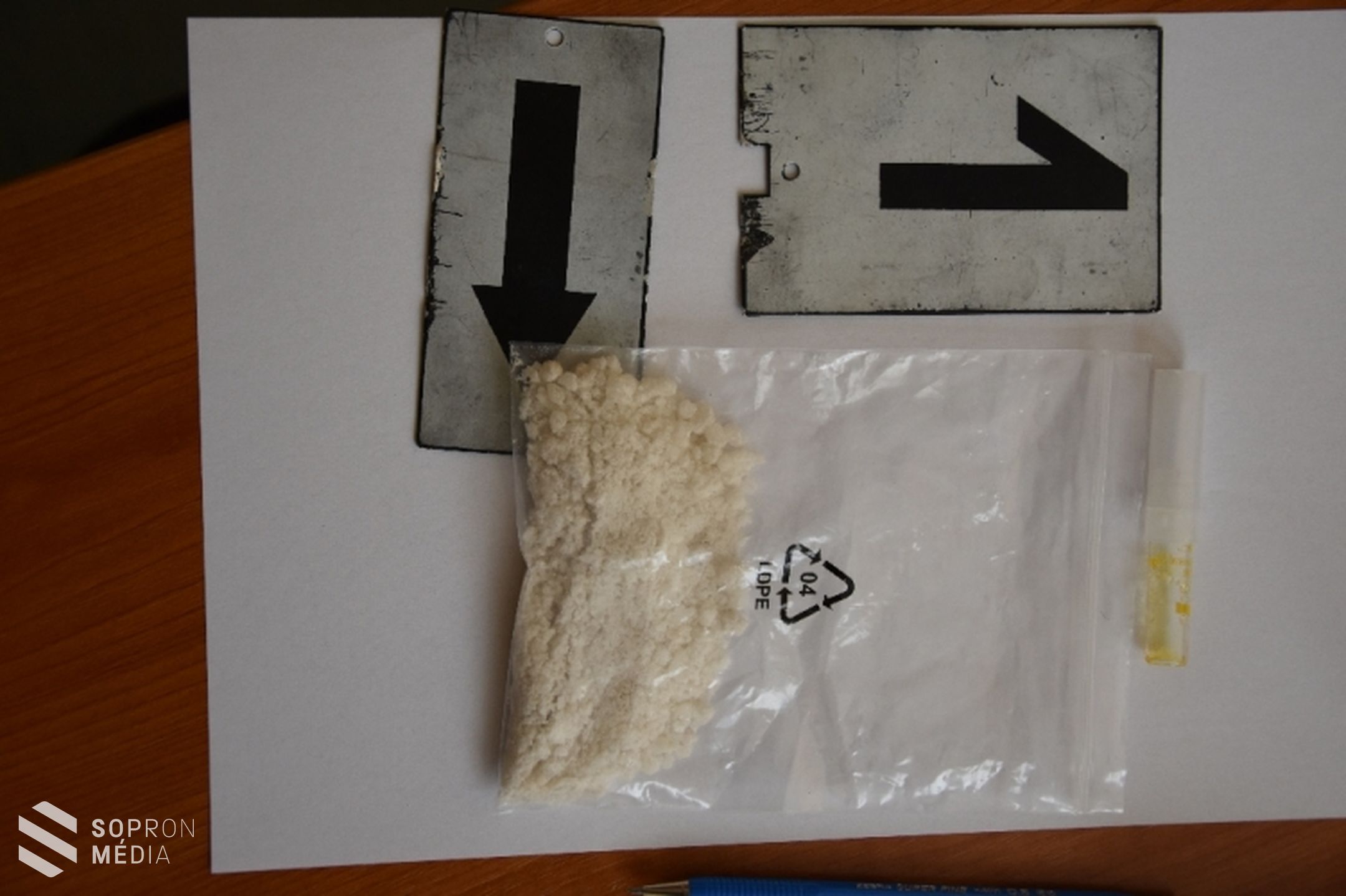 Gépkocsijában és lakásán is drogot tárolt