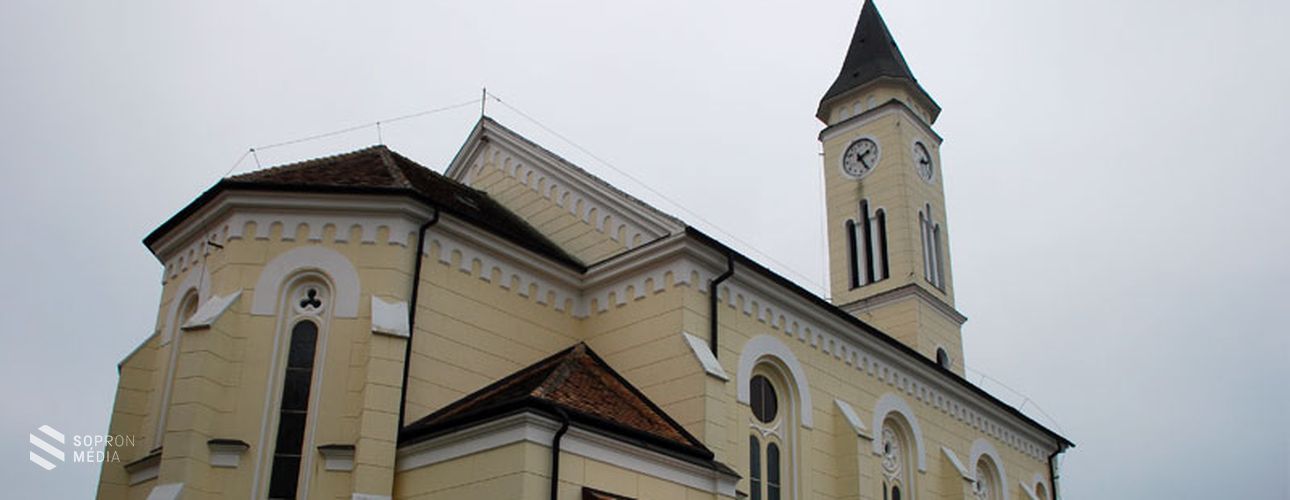 A lerombolt és újjáépített hegykői templom