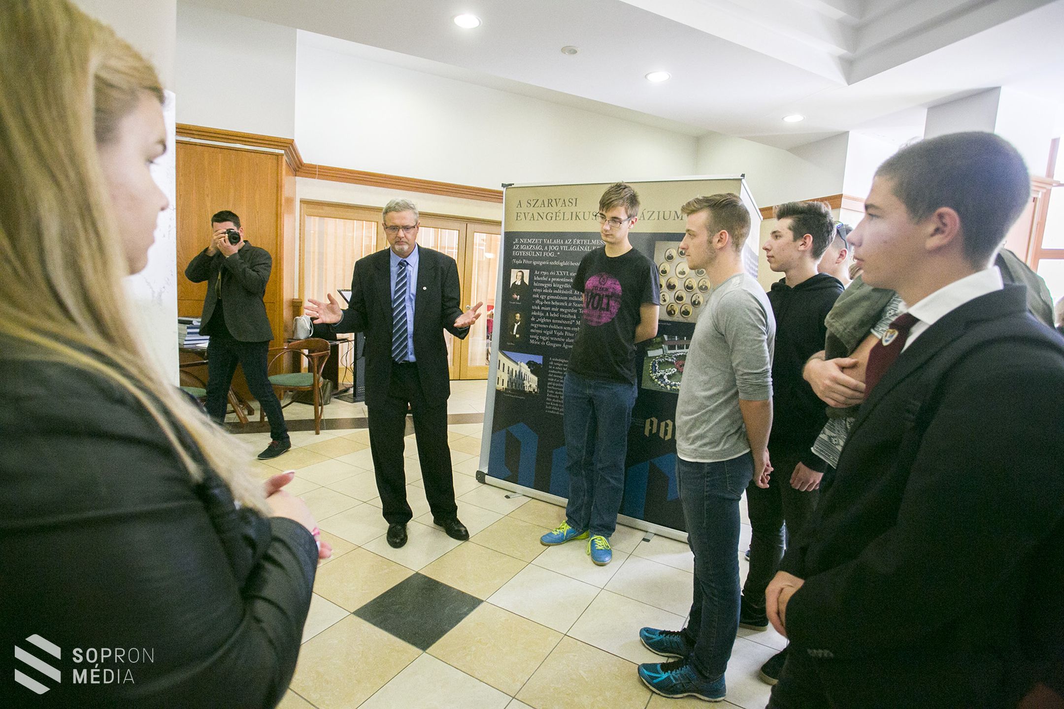 Protestáns Iskolatörténeti Mozaik címmel nyílt vándorkiállítás a Liszt Ferenc Konferencia és
Kulturális Központban
