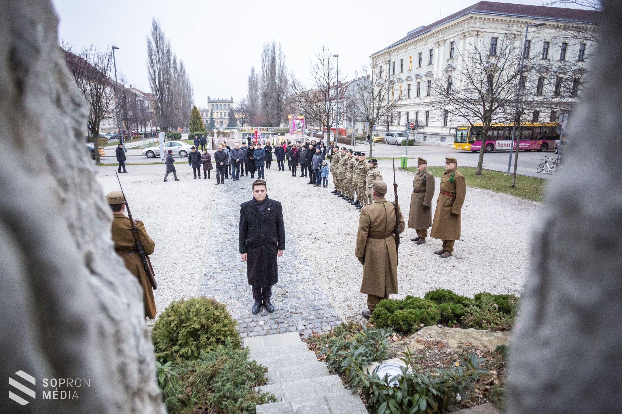 Megemlékeztek a 75 éve történt bombázásról