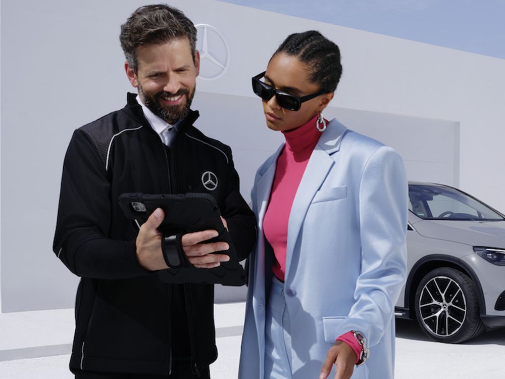 ÜGYFÉLKAPCSOLATI MUNKATÁRS