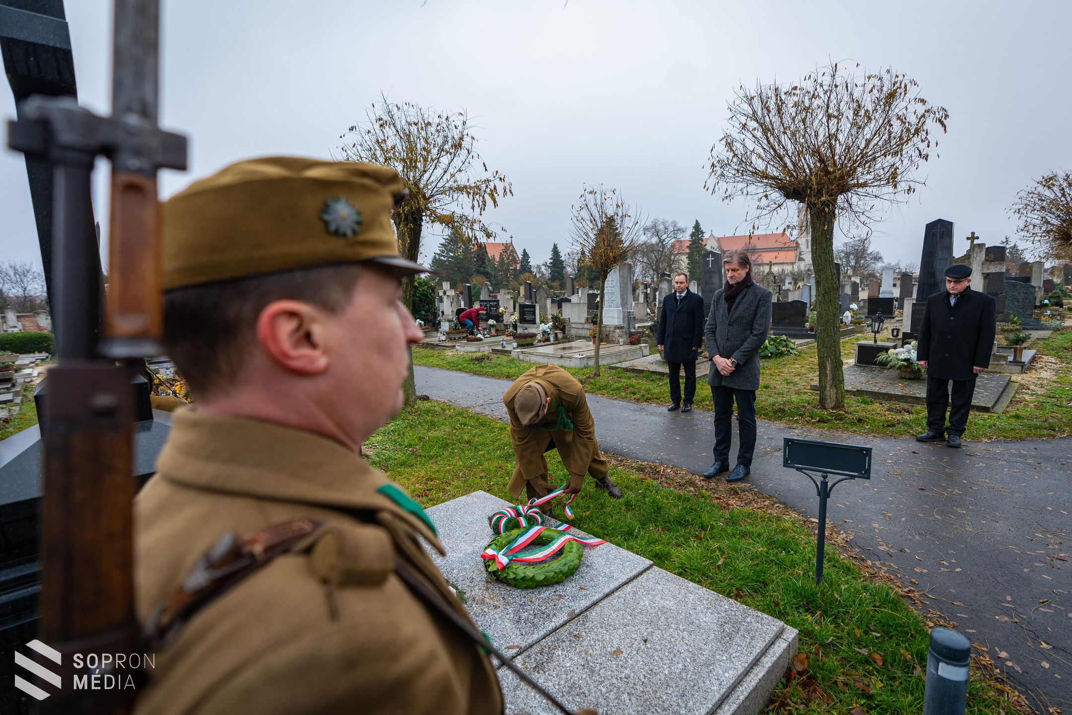 Csendes főhajtás és koszorúzás a hűség napja alkalmából