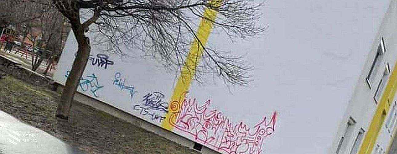 Rendőrkézen a soproni falfirkáló