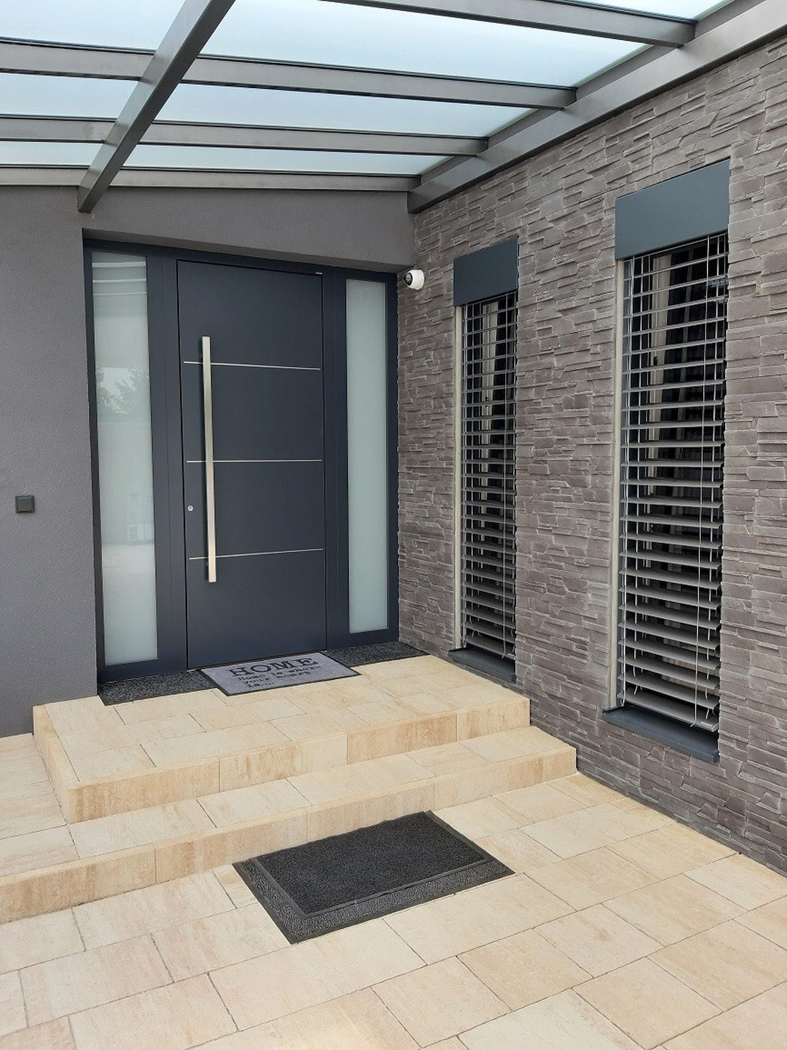 Internorm Szürke kő és nyílászáró összhangja Szombathelyen