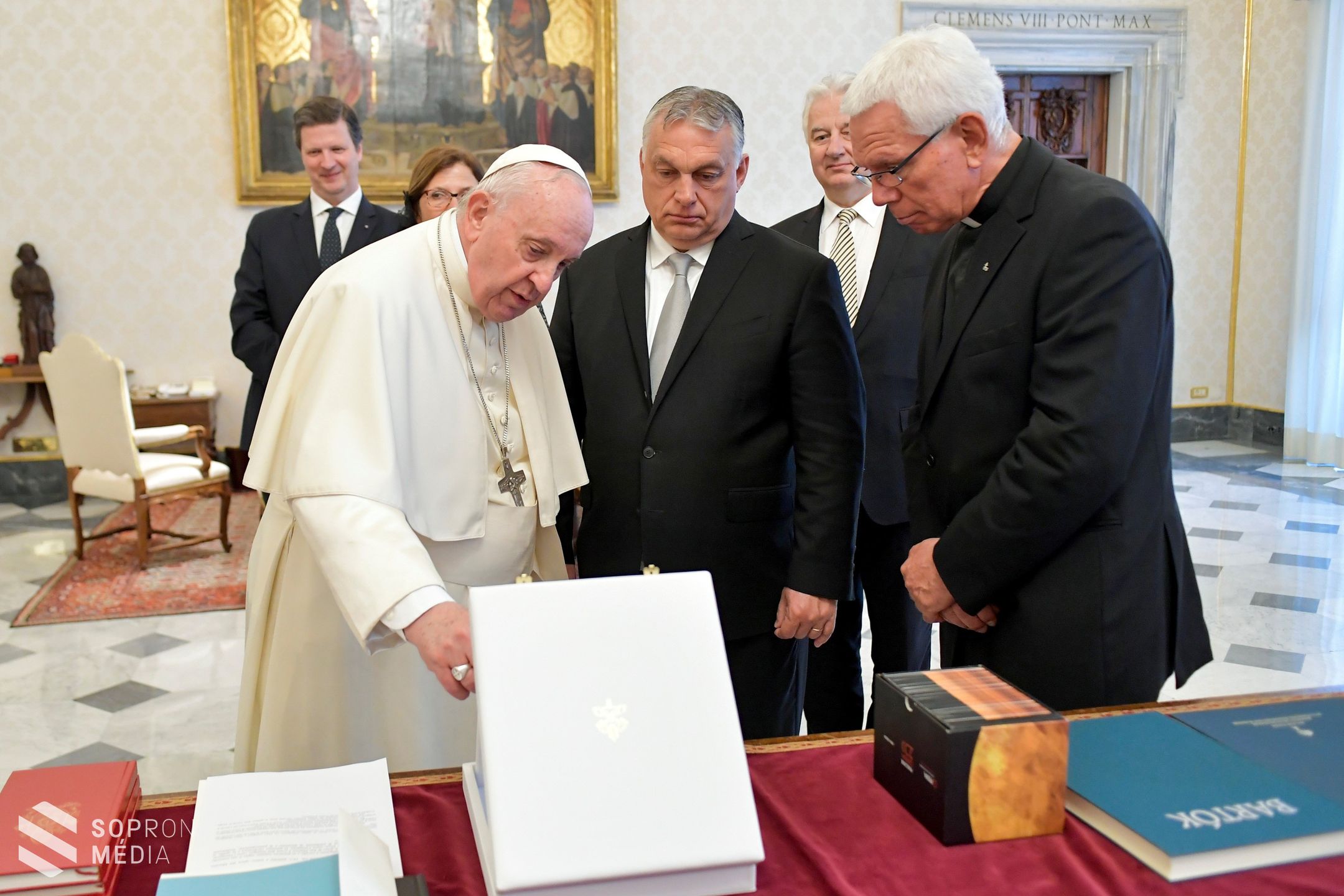 Orbán: arra kértem Ferenc pápát, hogy támogassa a béke érdekében tett erőfeszítéseinket
