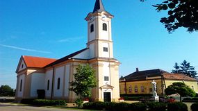 Egy rábaközi település két templommal és nemesi emlékekkel