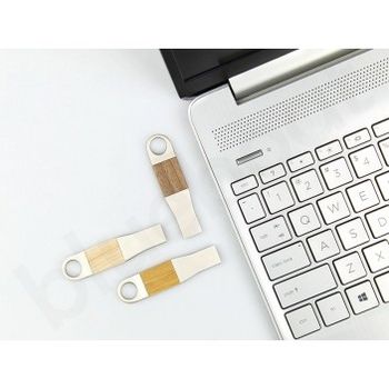 Fa-fém pendrive