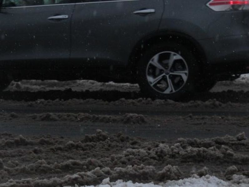 Akár 10 centiméternél is több hó hullhat kedd délutánig!