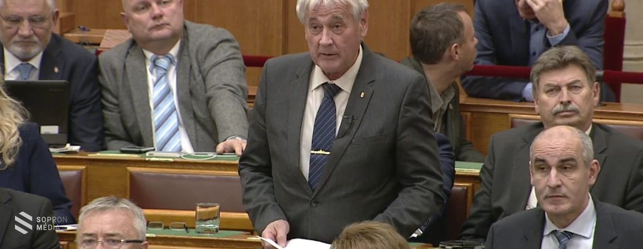 Firtl Mátyás munkahelyvédelemről és honvédelmi fejlesztésekről a Parlamentben