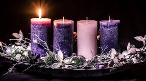 Mit jelképez az adventi koszorú?