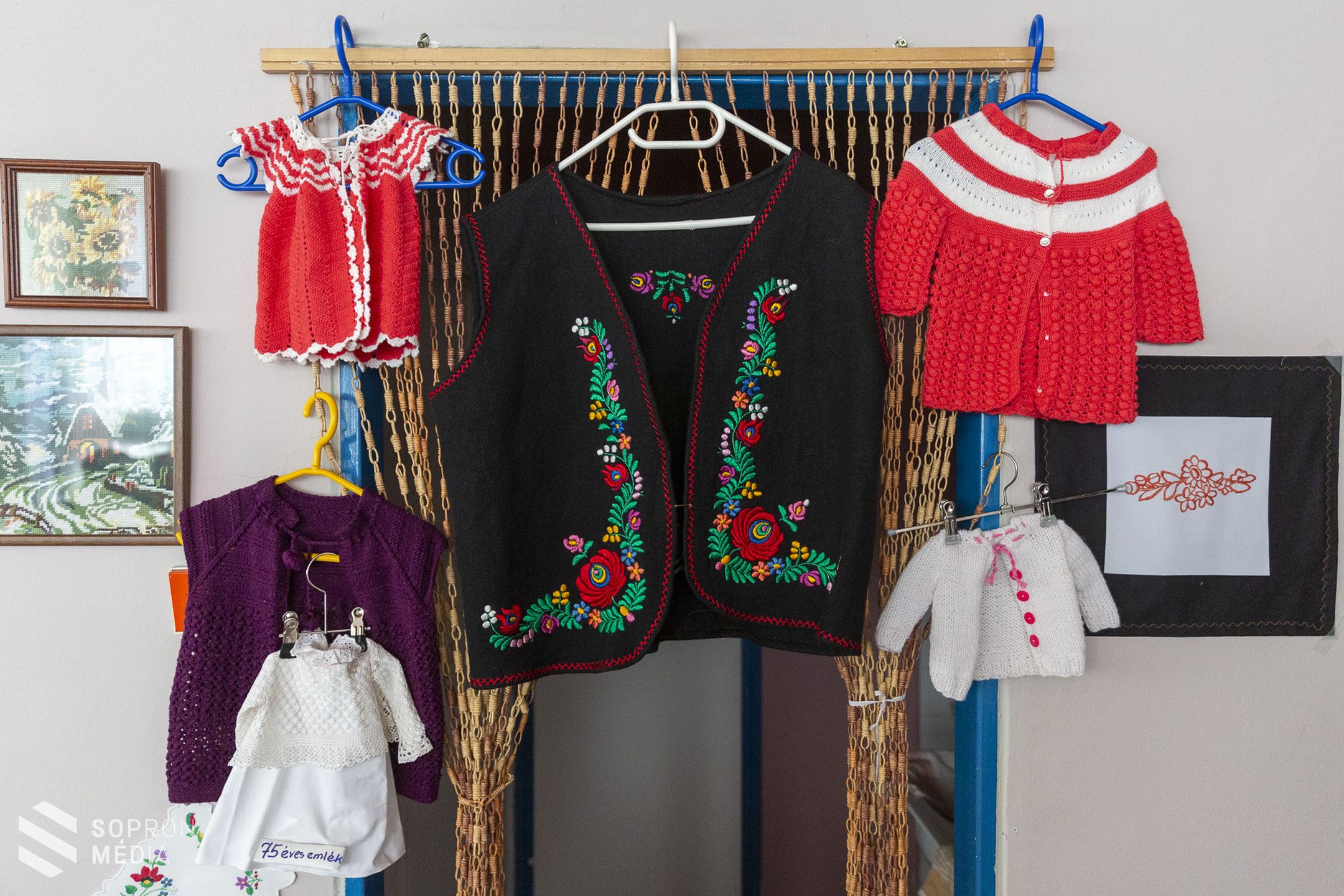 Húsvéti kiállítás nyílt a megújuló soproni Jereváni Ciklámen Egyesület szervezésében