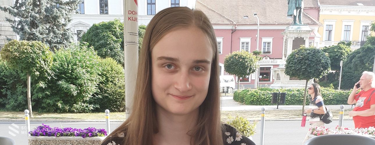 Marika rajong a kémiáért