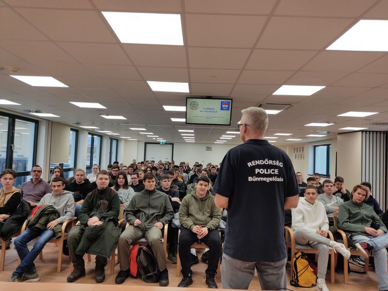 Erdésztanulók vettek részt a Soproni Rendőrkapitányság prevenciós programján