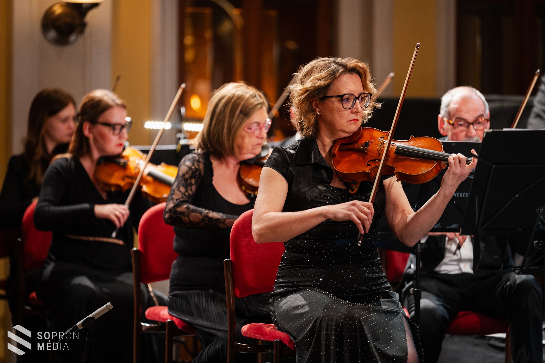 Rendhagyó zenei utazásra hívta az érdeklődőket a Soproni Liszt Ferenc Szimfonikus Zenekar