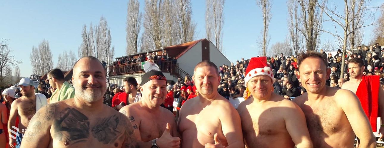 Soproni csapat is megmártózott a fagypont közeli vízben 