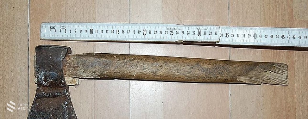 Baltával támadt testvérére a soproni férfi