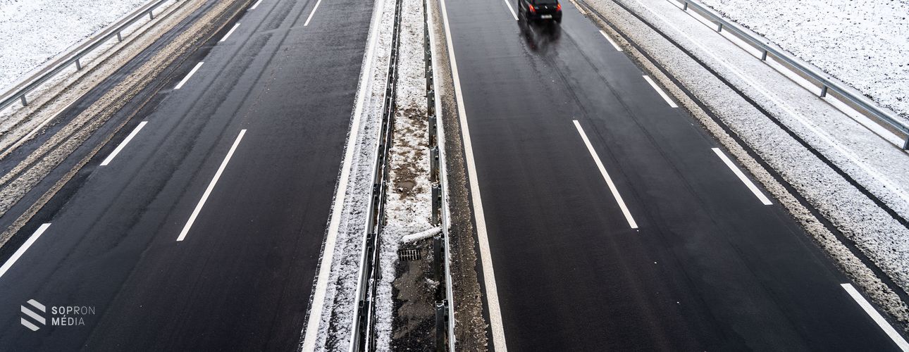 Az M85-ös út új szakaszán is megkezdődtek a hóeltakarítási munkák - VIDEÓ 