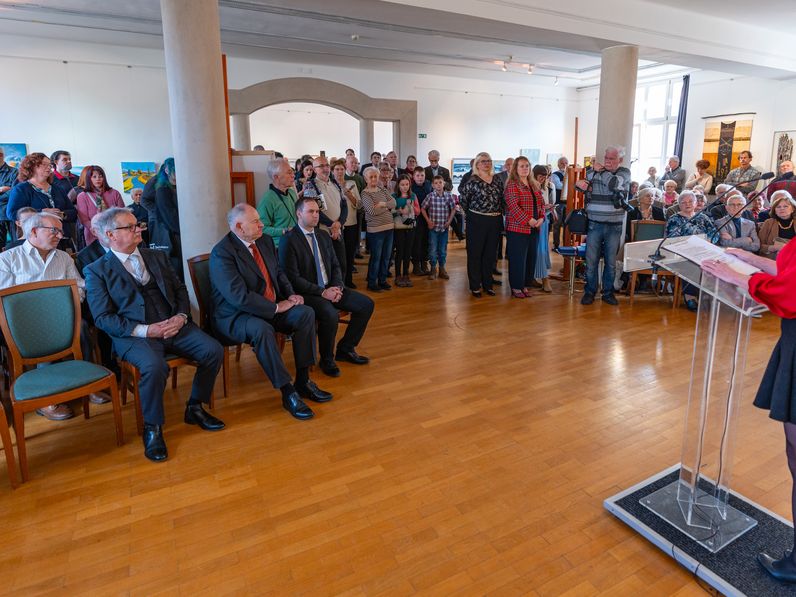 Képek és gondolatok az advent jegyében - megnyílt a Soproni Adventi Tárlat és bemutatták a Soproni Füzetek 2025-ös kiadványát