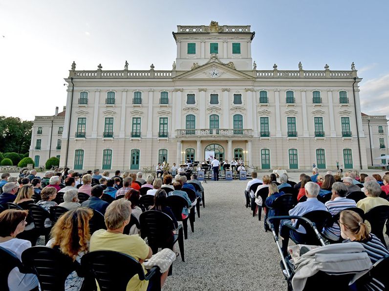 Piknik 30 koncert a fertődi Esterházy-kastélyban