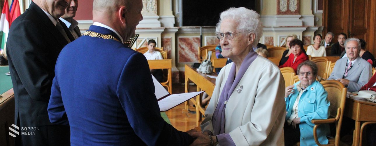 Emlékdiplomákkal köszöntötték a pedagógusokat