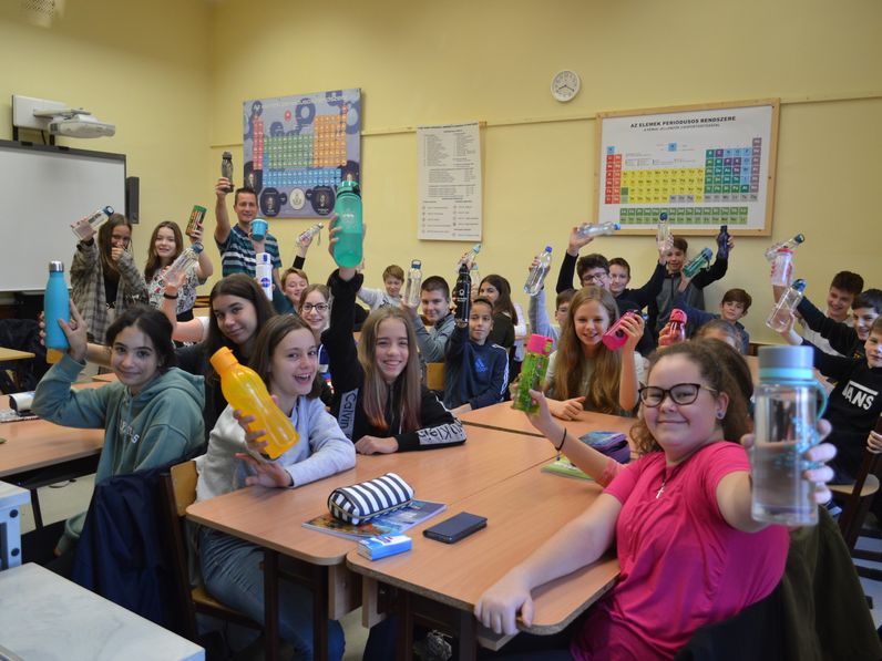 A 7. A elfogadta a kihívást: egy hónapon át csak vizet isznak