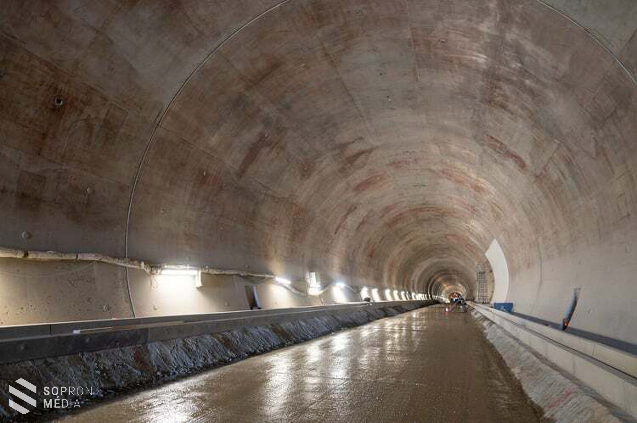M85: ezzel a megoldással pörög fel a betonozás a soproni alagút északi járatában