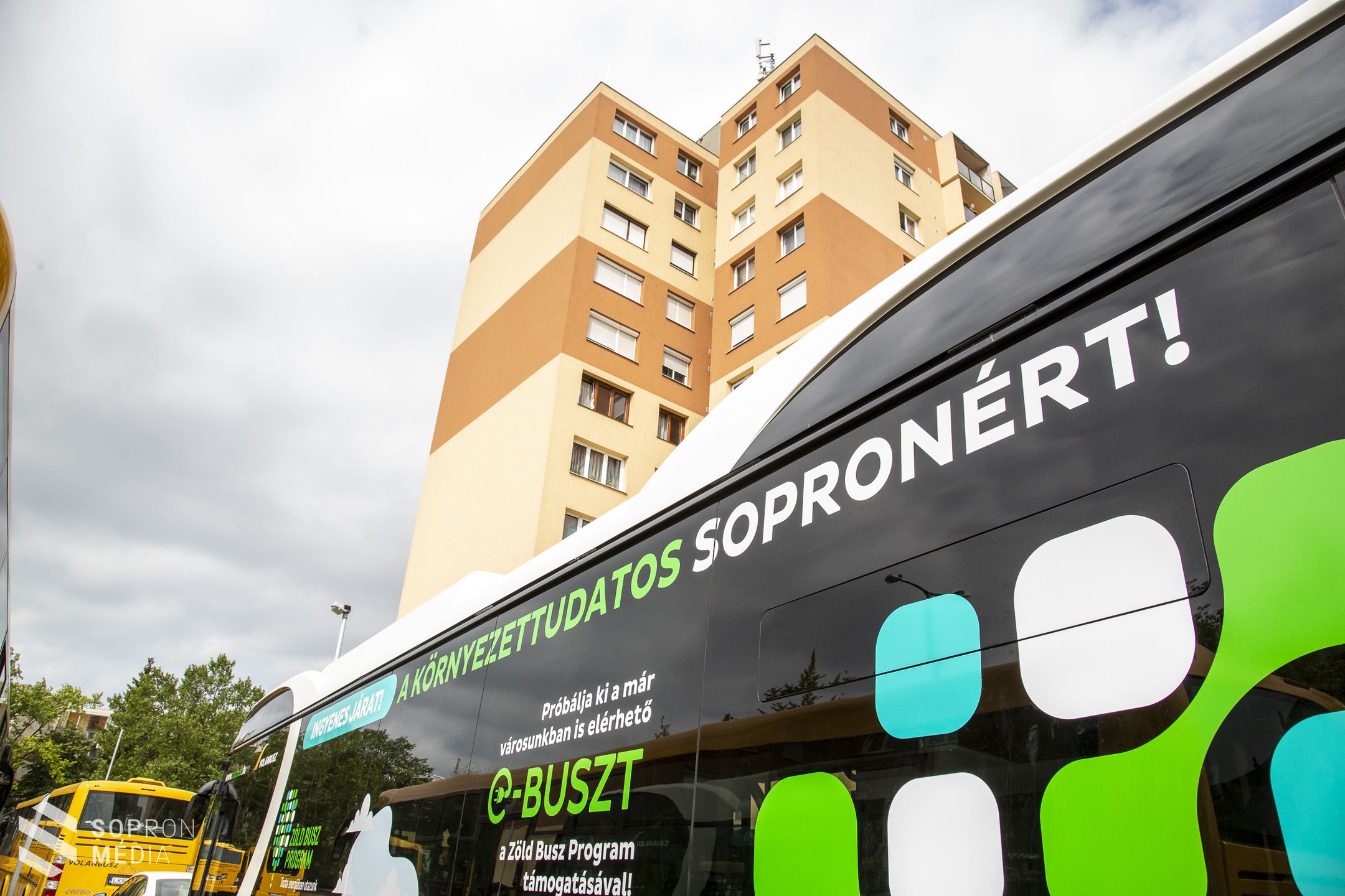 Sopronban is elstartolt a zöld busz