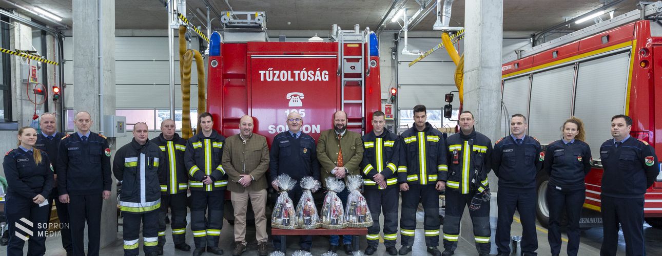 A TAEG Zrt. ajándékcsomagokkal köszönte meg a Katasztrófavédelem egész éves munkáját